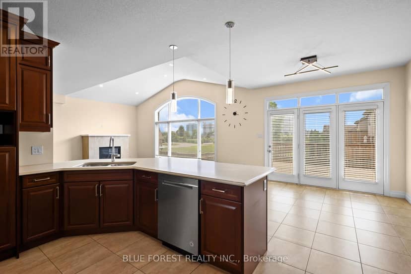 177 - 1061 Eagletrace Drive — photo 18 of 40