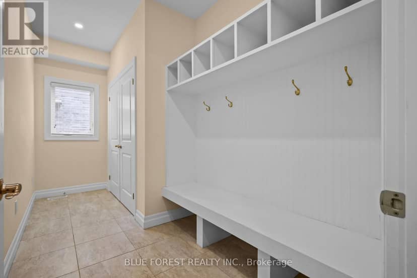 177 - 1061 Eagletrace Drive — photo 9 of 40