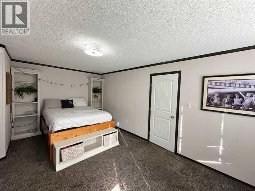 5007 44 Avenue — photo 13 of 26
