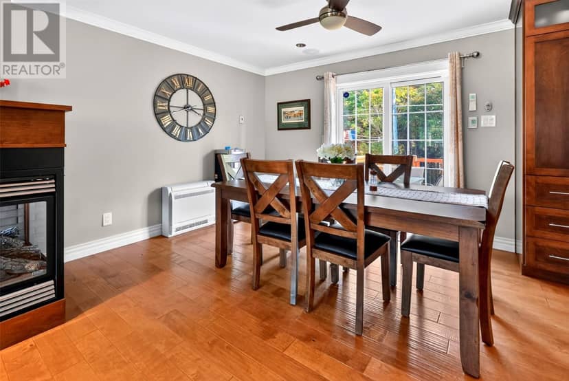 65 BEACONHILL Crescent — photo 15 of 40