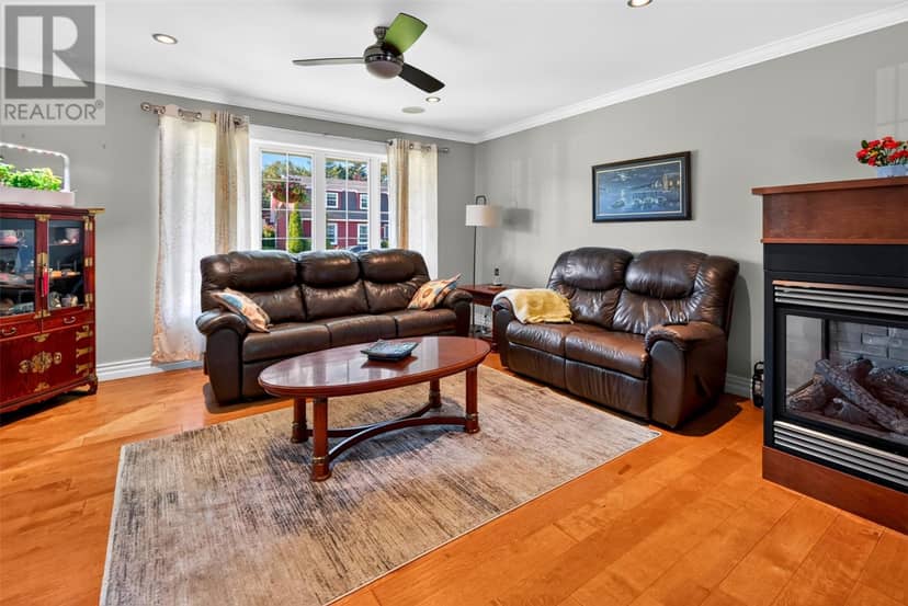 65 BEACONHILL Crescent — photo 18 of 40