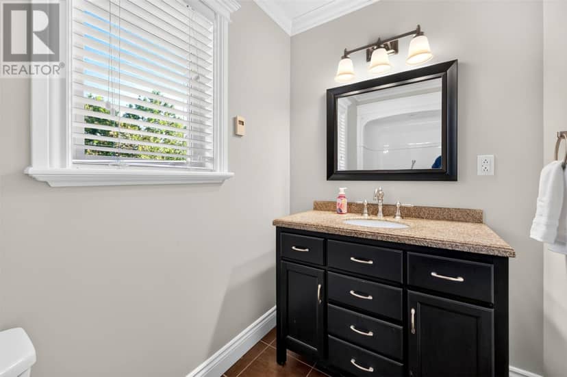 65 BEACONHILL Crescent — photo 34 of 40
