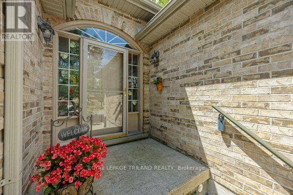557 Inverness Avenue — photo 5 of 40