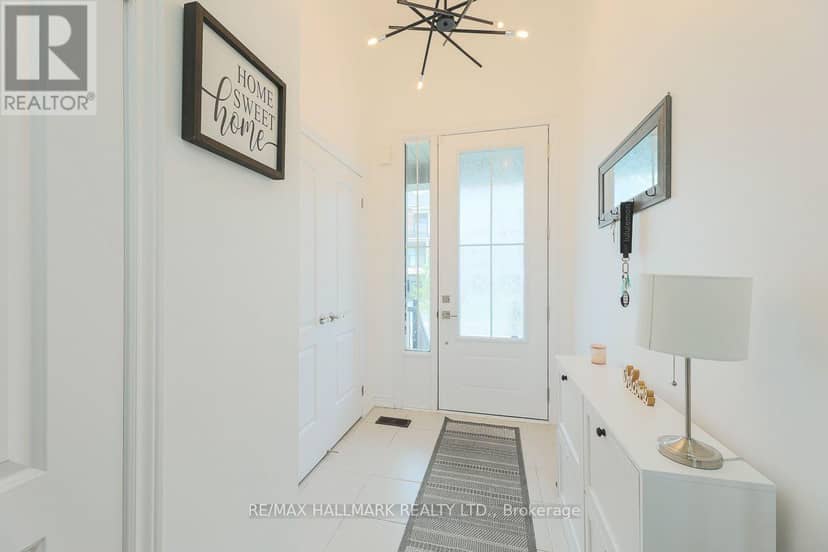 1090 Lockie Drive, Oshawa, photo 2