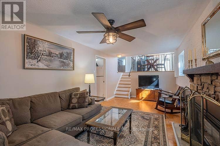 3284 Hornbeam Crescent — photo 17 of 40