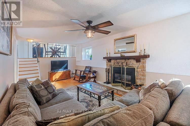 3284 Hornbeam Crescent — photo 18 of 40