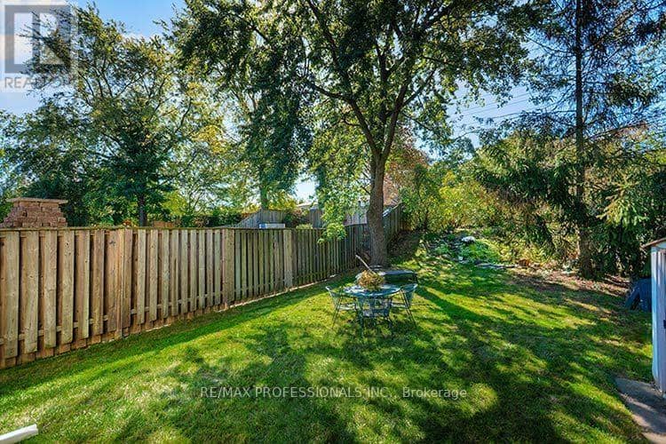 3284 Hornbeam Crescent — photo 32 of 40