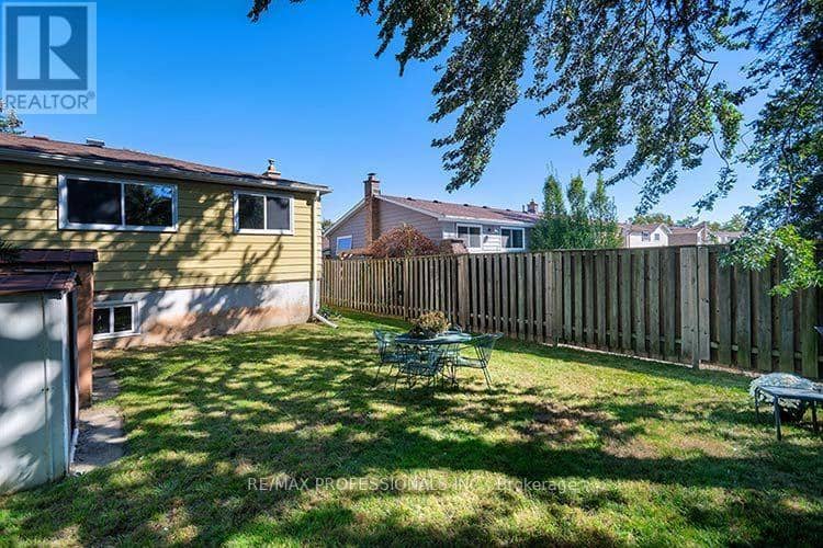 3284 Hornbeam Crescent — photo 34 of 40