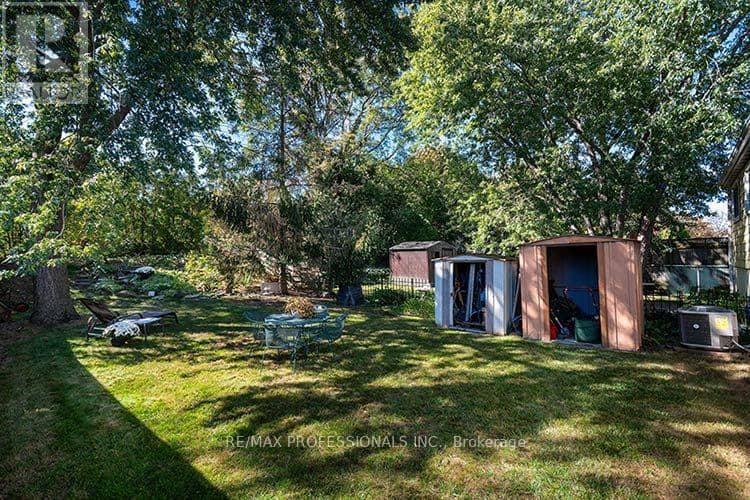 3284 Hornbeam Crescent — photo 36 of 40