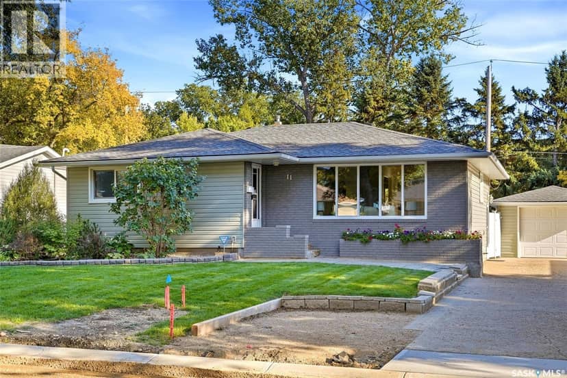 11 Dolphin BAY, Regina