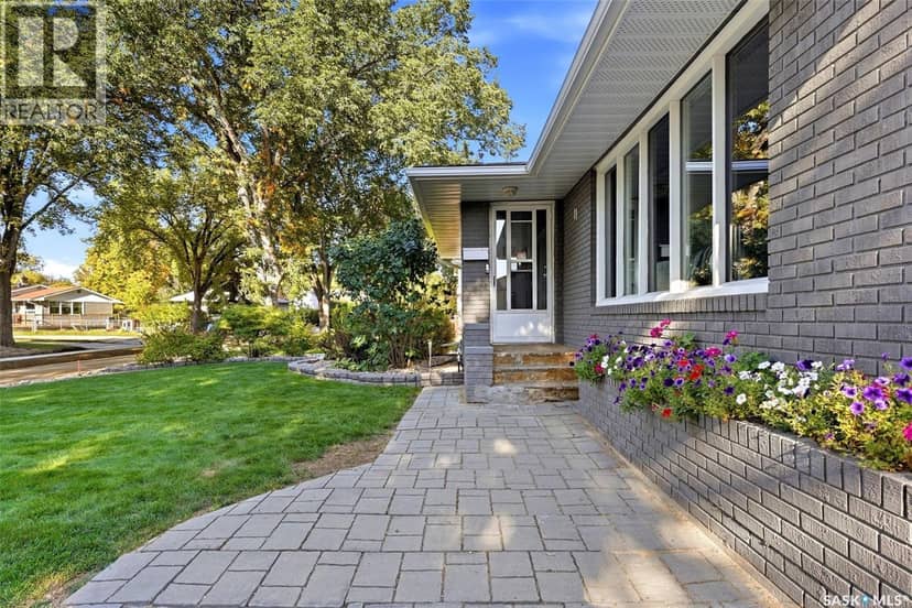 11 Dolphin BAY, Regina, photo 2