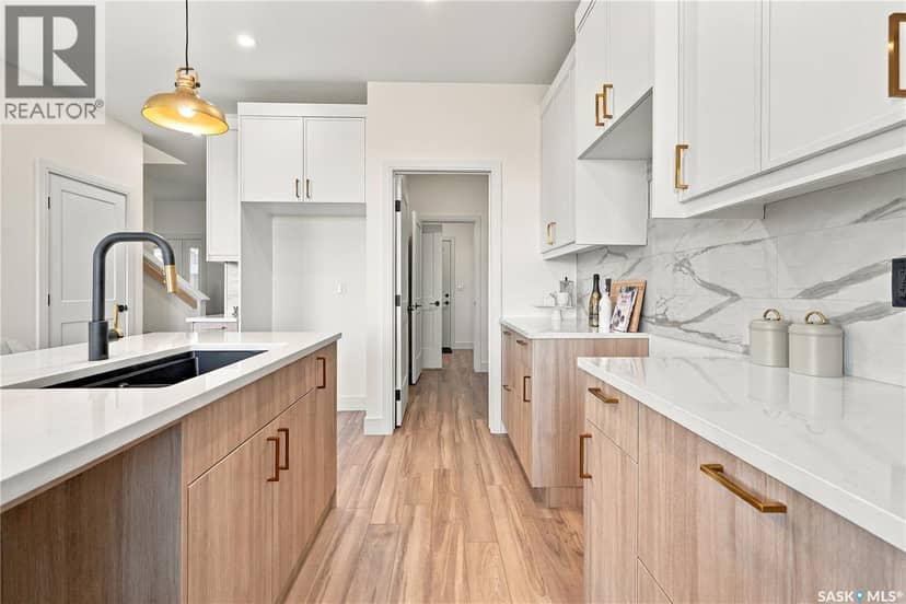 213 Veterans DRIVE — photo 14 of 40