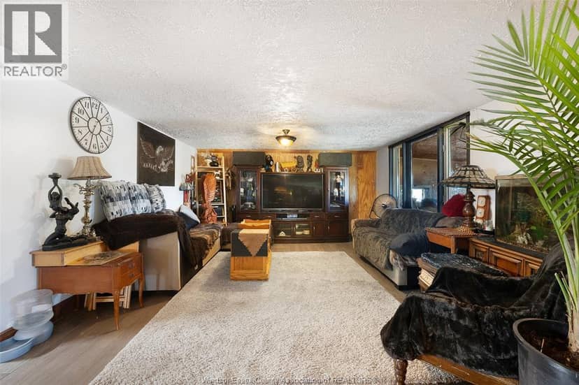 8865 Howard Avenue — photo 10 of 40