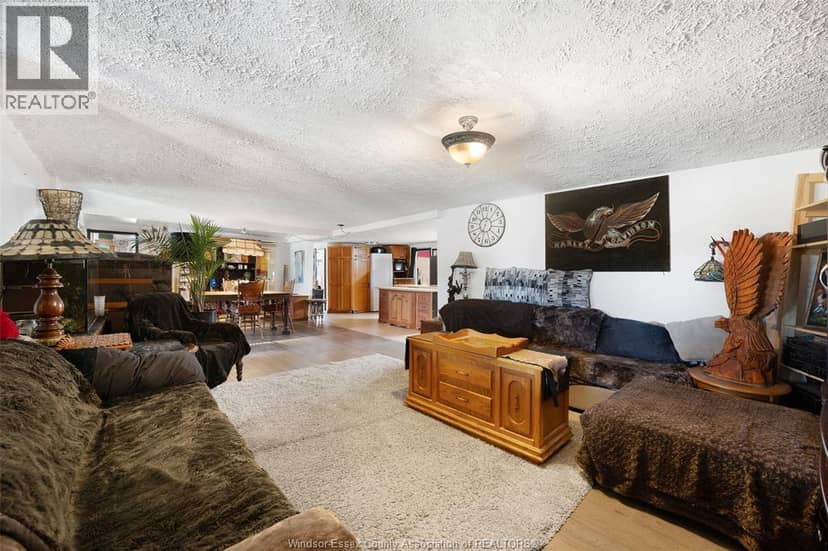 8865 Howard Avenue — photo 11 of 40