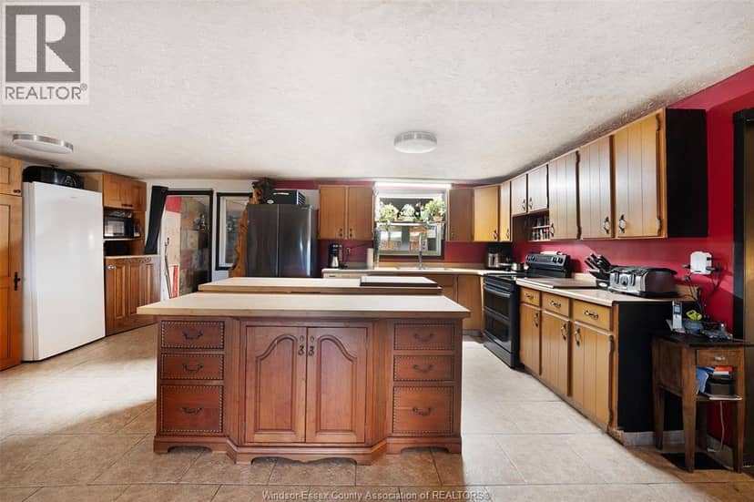 8865 Howard Avenue — photo 14 of 40