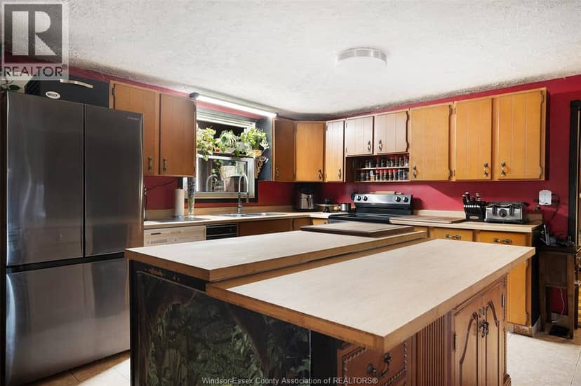8865 Howard Avenue — photo 15 of 40