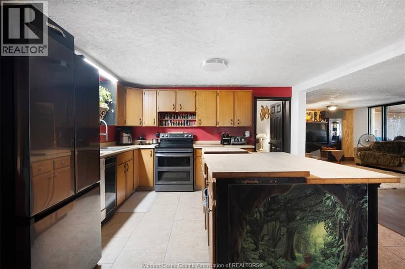 8865 Howard Avenue — photo 16 of 40