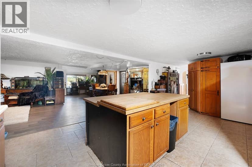 8865 Howard Avenue — photo 17 of 40