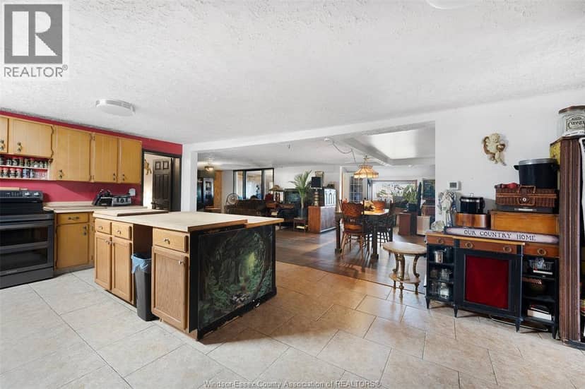 8865 Howard Avenue — photo 19 of 40