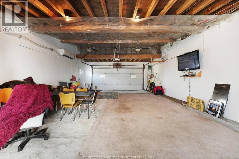 8865 Howard Avenue — photo 26 of 40
