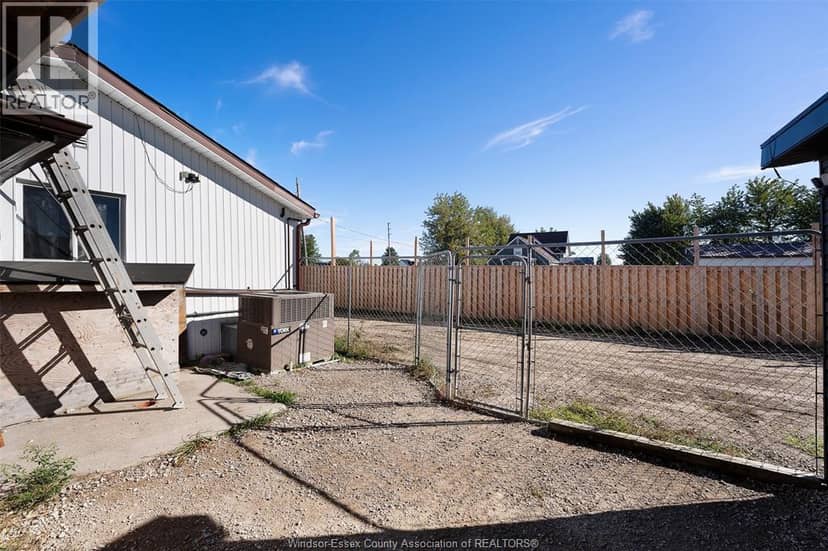 8865 Howard Avenue — photo 34 of 40
