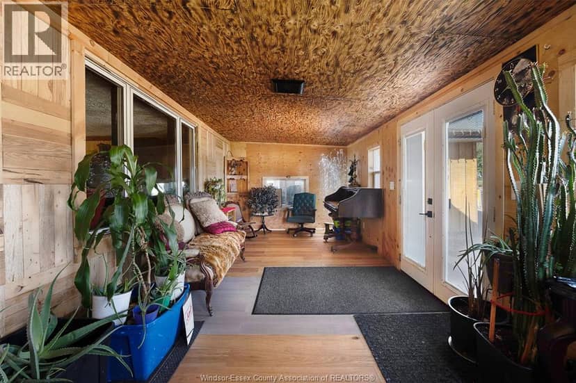 8865 Howard Avenue — photo 8 of 40