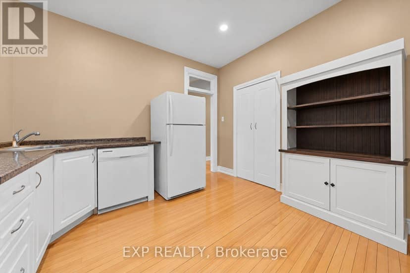 110 Chambers Street — photo 11 of 31