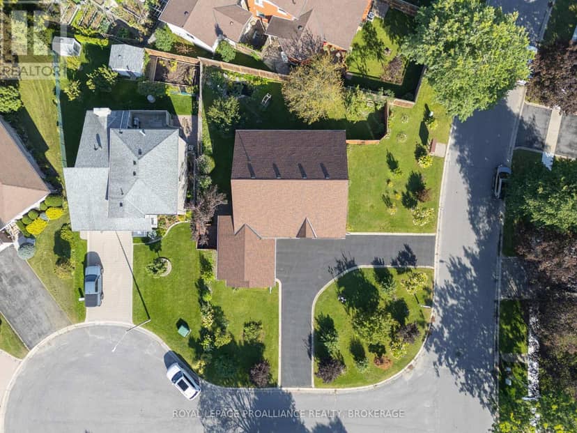 662 Millbrook Crescent — photo 11 of 40