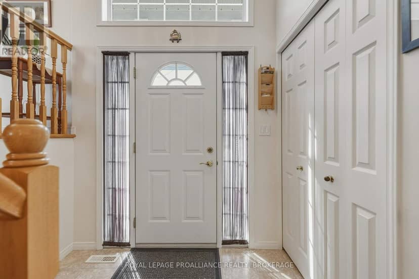 662 Millbrook Crescent — photo 12 of 40