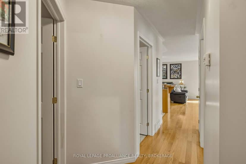 662 Millbrook Crescent — photo 23 of 40