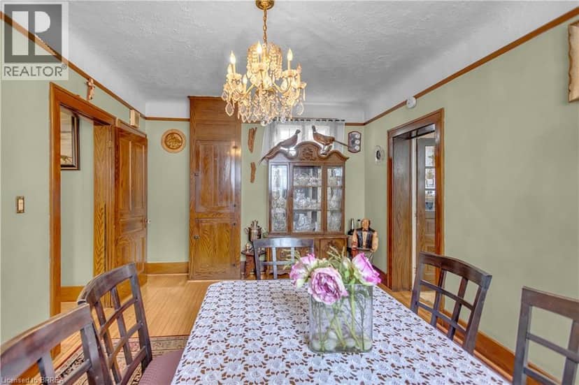 113 SYDENHAM Street — photo 14 of 40