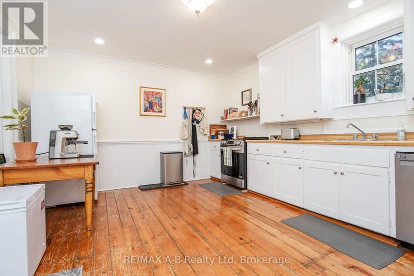 241 Mornington Street — photo 33 of 40
