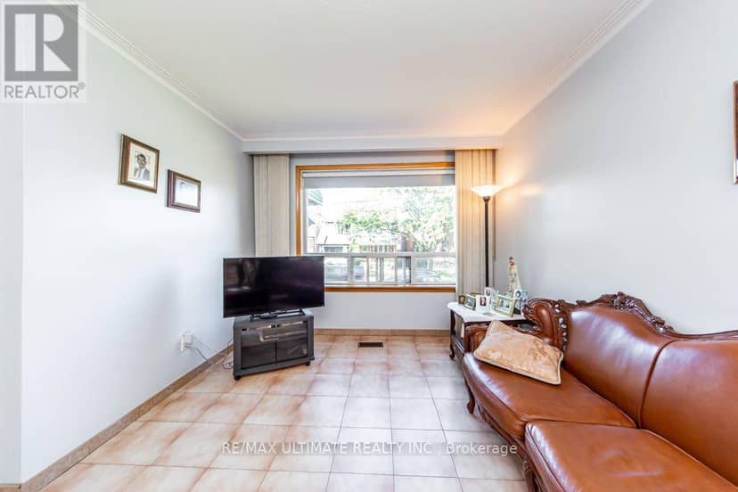 45 McRoberts Avenue — photo 13 of 40