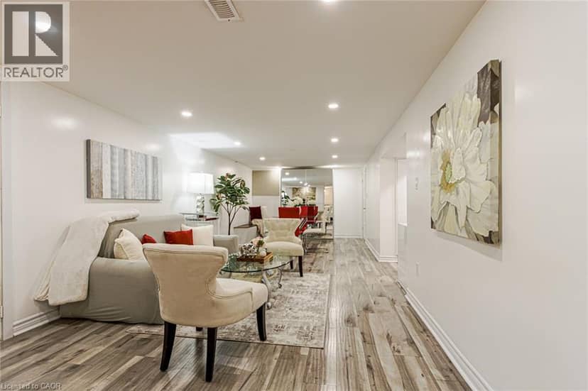 2105 MAPLEWOOD Drive — photo 35 of 40