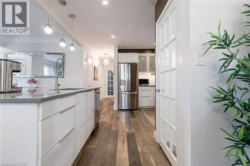 2105 MAPLEWOOD Drive — photo 9 of 40