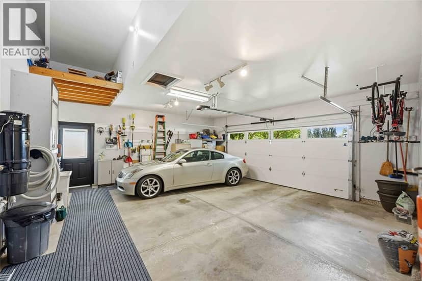 588 Riverside Drive — photo 37 of 40