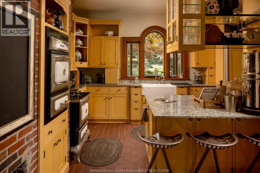 6640 St Michael's Drive — photo 14 of 40