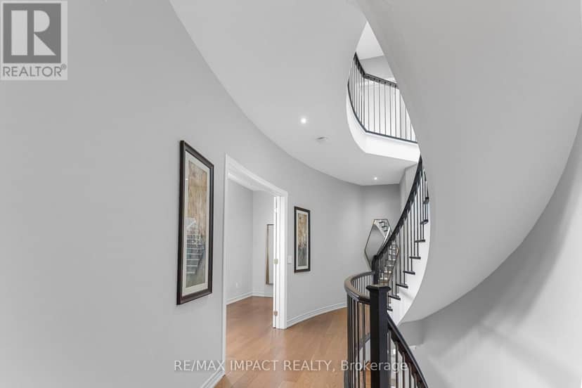 13 - 260 Russell Hill Road — photo 19 of 40