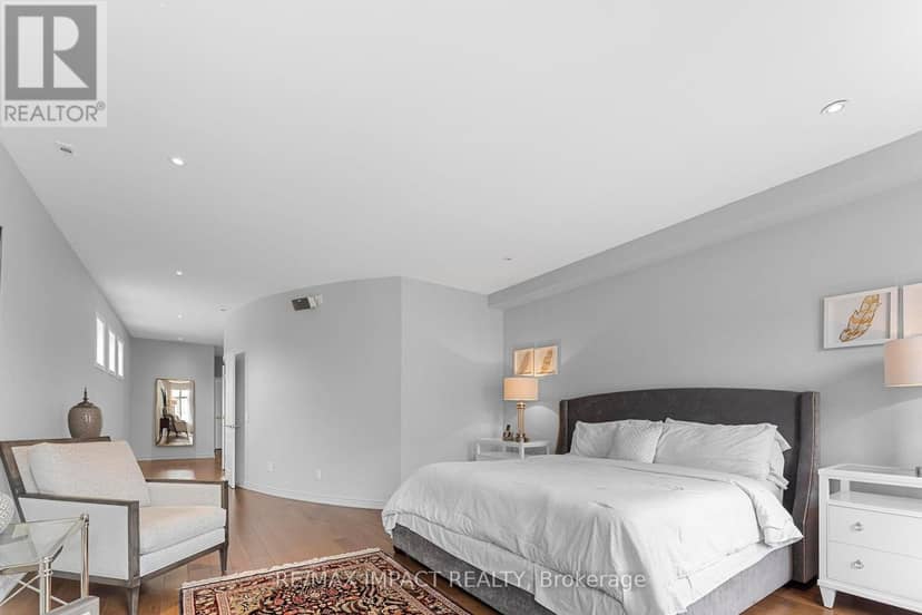 13 - 260 Russell Hill Road — photo 23 of 40