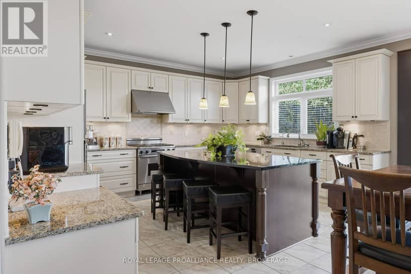 633 Fieldstone Drive — photo 12 of 40