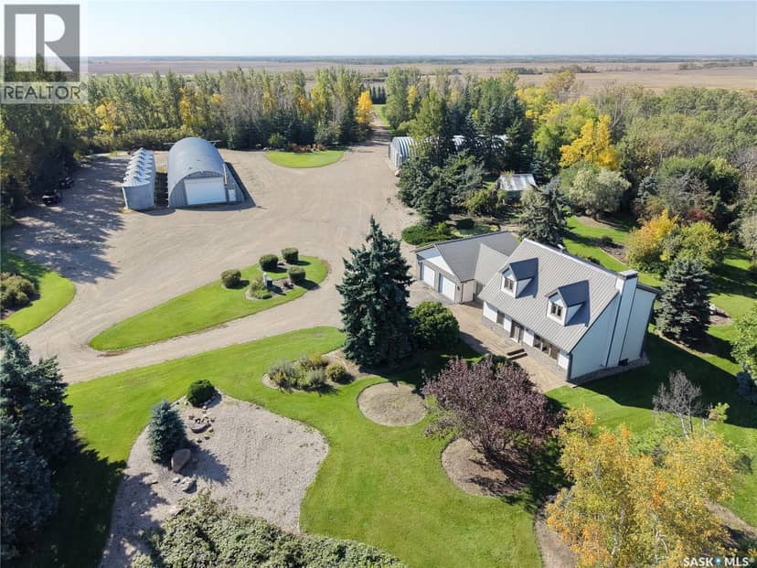 2 Quarters & Beautiful Yard Site Near Wapella — photo 1 of 40