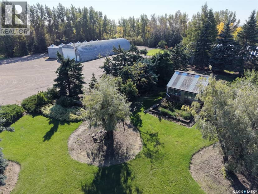 2 Quarters & Beautiful Yard Site Near Wapella — photo 30 of 40