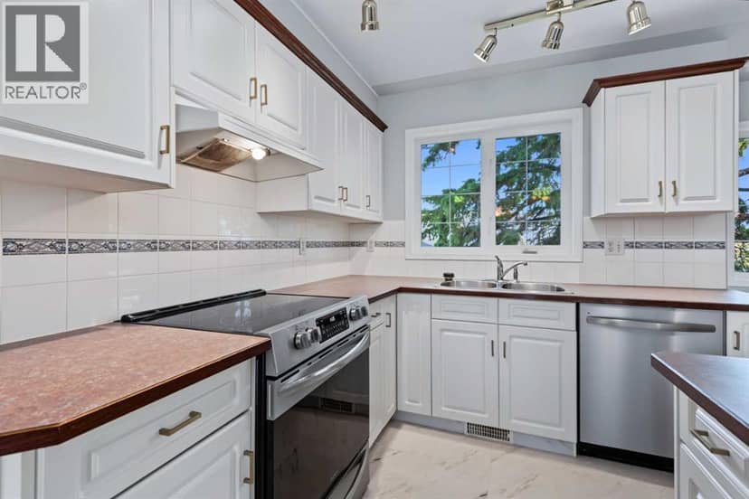 128 22 Avenue NW — photo 12 of 34