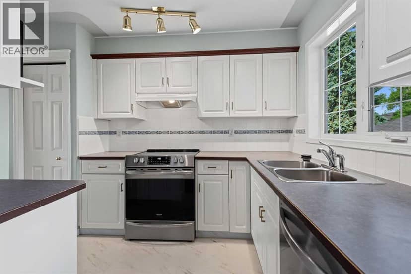 128 22 Avenue NW — photo 13 of 34