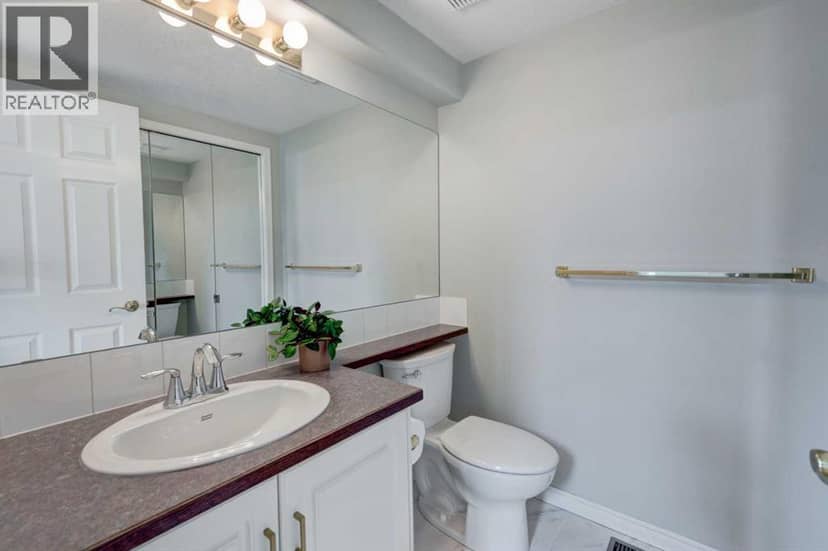 128 22 Avenue NW — photo 17 of 34