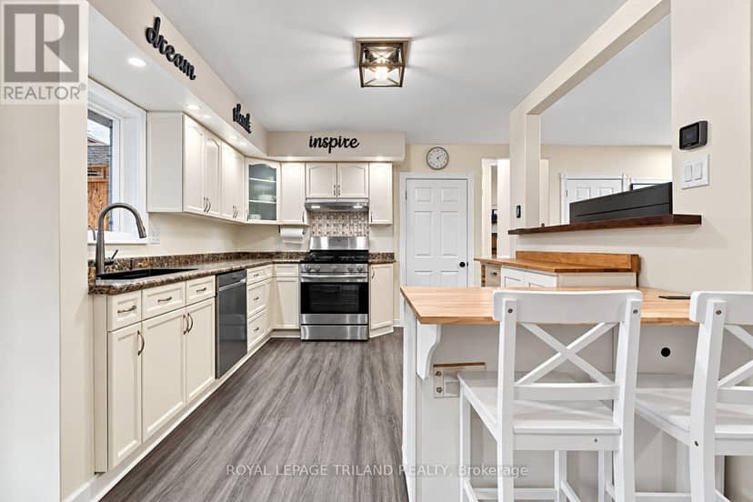 438 Magnolia Crescent — photo 13 of 40