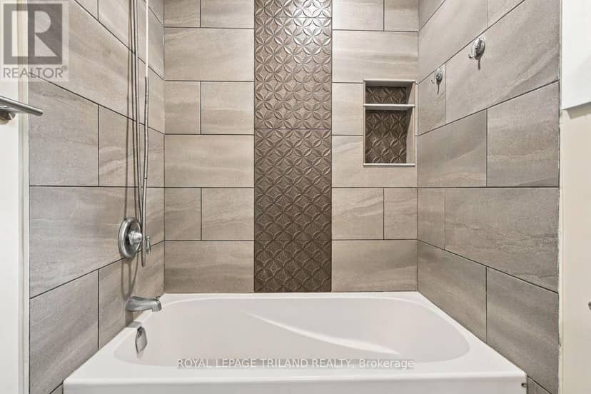 438 Magnolia Crescent — photo 26 of 40