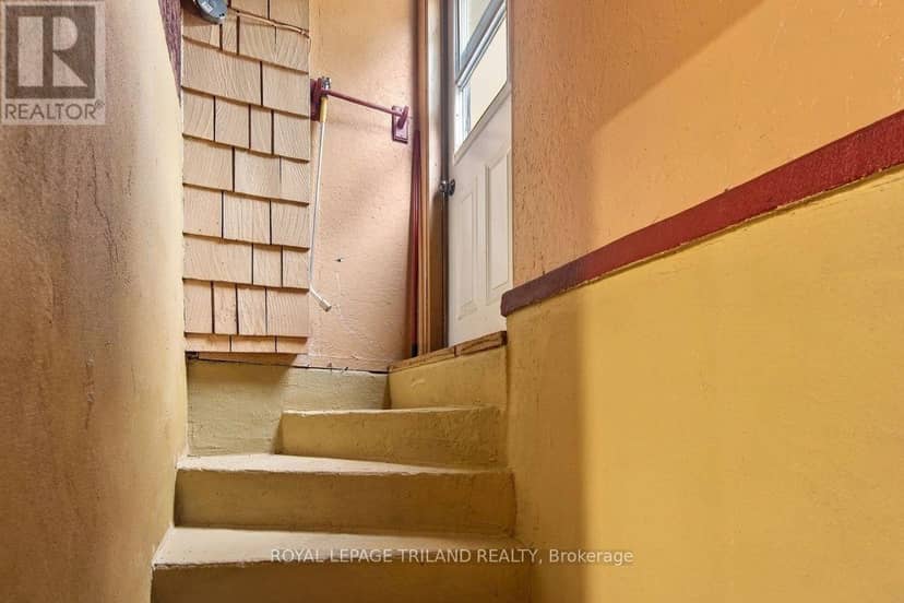 438 Magnolia Crescent — photo 35 of 40