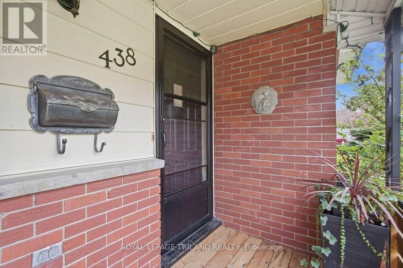 438 Magnolia Crescent, London East, photo 5