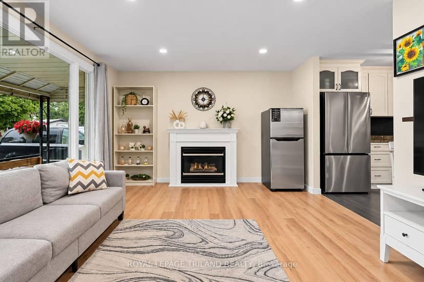 438 Magnolia Crescent, London East, photo 8